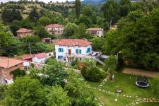 http://www.garmenhills.com/accommodation/en/the-greek-house-rooms-cleopatra-and-orpheus/