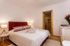 http://www.garmenhills.com/accommodation/en/the-greek-house-rooms-cleopatra-and-orpheus/