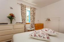 http://www.garmenhills.com/accommodation/en/the-greek-house-rooms-cleopatra-and-orpheus/