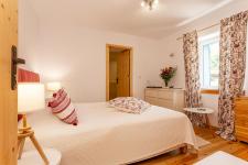http://www.garmenhills.com/accommodation/en/the-greek-house-rooms-cleopatra-and-orpheus/