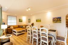http://www.garmenhills.com/accommodation/en/the-greek-house-rooms-cleopatra-and-orpheus/