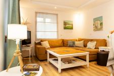 http://www.garmenhills.com/accommodation/en/the-greek-house-rooms-cleopatra-and-orpheus/