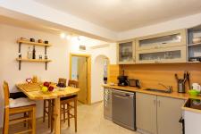 http://www.garmenhills.com/accommodation/en/the-greek-house-rooms-cleopatra-and-orpheus/