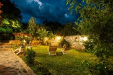 http://www.garmenhills.com/accommodation/en/the-greek-house-rooms-cleopatra-and-orpheus/