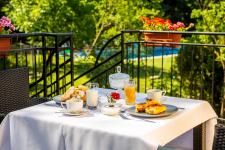 http://www.garmenhills.com/program/en/dinner-specialties-desserts/