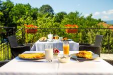 http://www.garmenhills.com/program/en/breakfast/