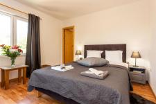 http://www.garmenhills.com/accommodation/en/the-greek-house-rooms-green-and-morpheus/