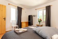 http://www.garmenhills.com/accommodation/en/the-greek-house-rooms-green-and-morpheus/