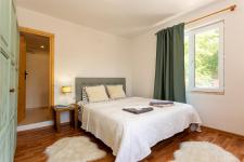 http://www.garmenhills.com/accommodation/en/the-greek-house-rooms-green-and-morpheus/
