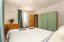 http://www.garmenhills.com/accommodation/en/the-greek-house-rooms-green-and-morpheus/