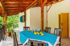 http://www.garmenhills.com/accommodation/en/the-greek-house-rooms-green-and-morpheus/