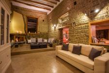 http://www.garmenhills.com/accommodation/en/house-room-acacia/
